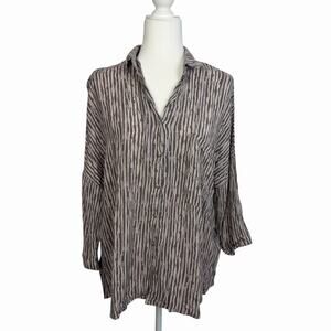 Women’s Gray Cream Textured Stripe Crinkle Blouse Top Medium Neutral Button Up